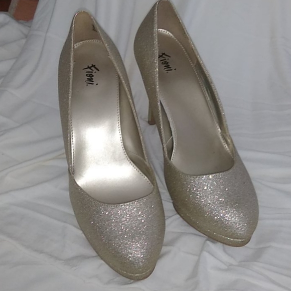 Heels champagne color - Picture 9 of 9